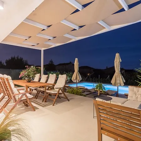 Vila Eli - New Unique Holiday House With Swimming Pool