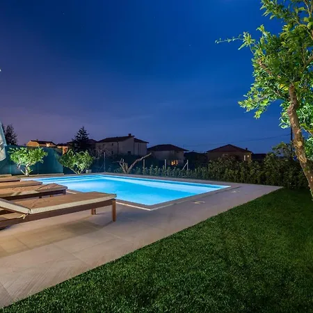 Eli - New Unique Holiday House With Swimming Pool Vila