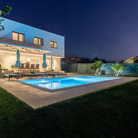 Vila Eli - New Unique Holiday House With Swimming Pool *