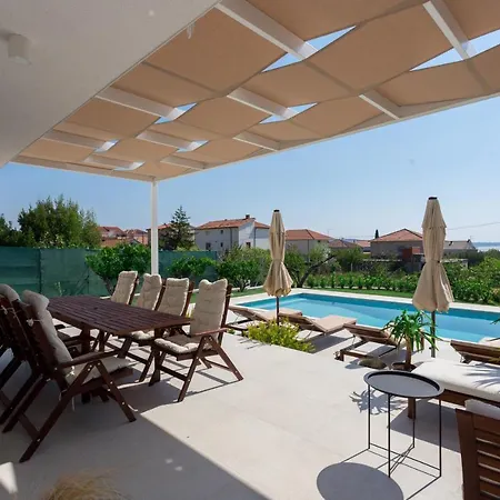 Eli - New Unique Holiday House With Swimming Pool Vila Kaštela