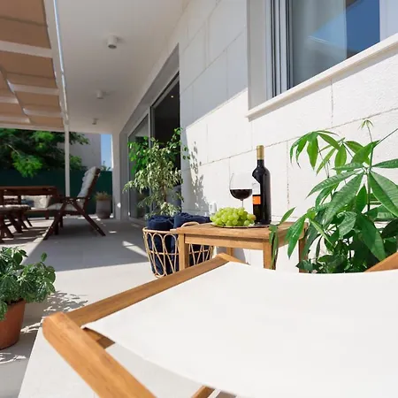 Eli - New Unique Holiday House With Swimming Pool Vila Kaštela