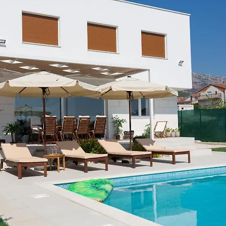Eli - New Unique Holiday House With Swimming Pool Vila Kaštela