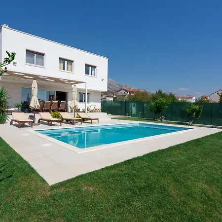 Vila Eli - New Unique Holiday House With Swimming Pool Kaštela