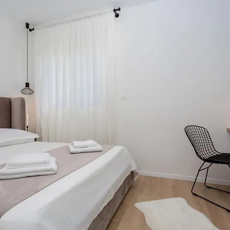 Vila Eli - New Unique Holiday House With Swimming Pool Kaštela