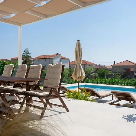 Vila Eli - New Unique Holiday House With Swimming Pool Kaštela