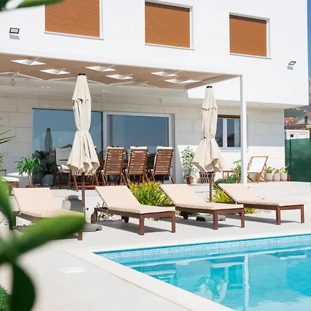 Eli - New Unique Holiday House With Swimming Pool * Kaštela