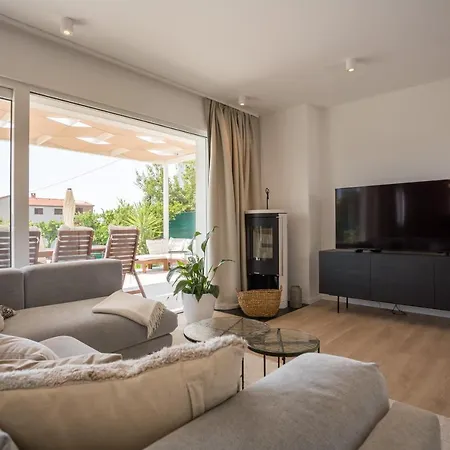 Eli - New Unique Holiday House With Swimming Pool Vila