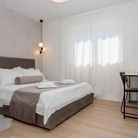 Eli - New Unique Holiday House With Swimming Pool Vila Kaštela
