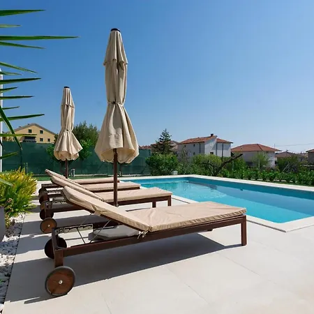 Vila Eli - New Unique Holiday House With Swimming Pool Kaštela