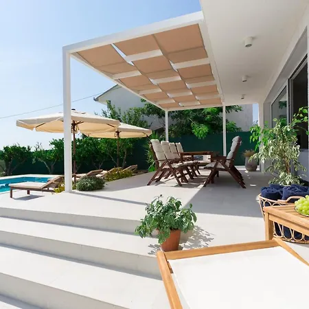 Eli - New Unique Holiday House With Swimming Pool *