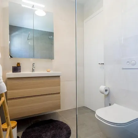 Eli - New Unique Holiday House With Swimming Pool