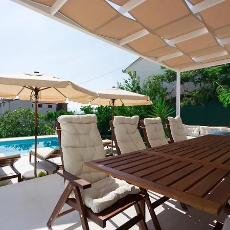 Eli - New Unique Holiday House With Swimming Pool Kaštela
