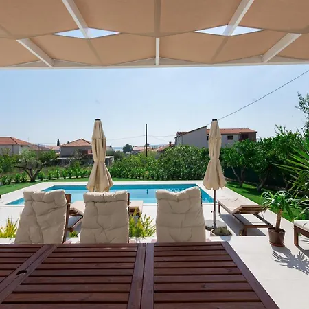 Eli - New Unique Holiday House With Swimming Pool Kaštela