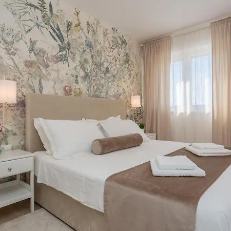 Eli - New Unique Holiday House With Swimming Pool Vila