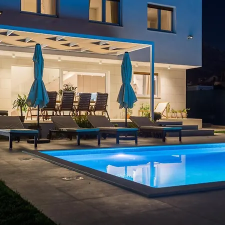 Vila Eli - New Unique Holiday House With Swimming Pool
