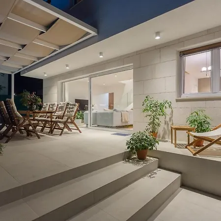 Eli - New Unique Holiday House With Swimming Pool Kaštela